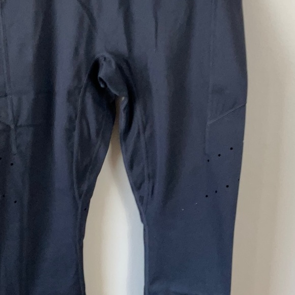 Fabletics High-Waisted Peforated Run 7/8 black - Picture 4 of 10